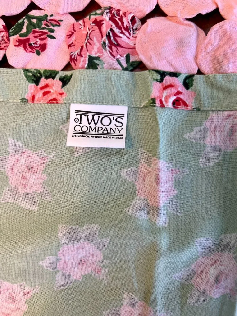 Two's Company Primrose YoYo Flowers Tablecloth